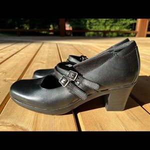 Clarks Mary Jane style heels size 7.5